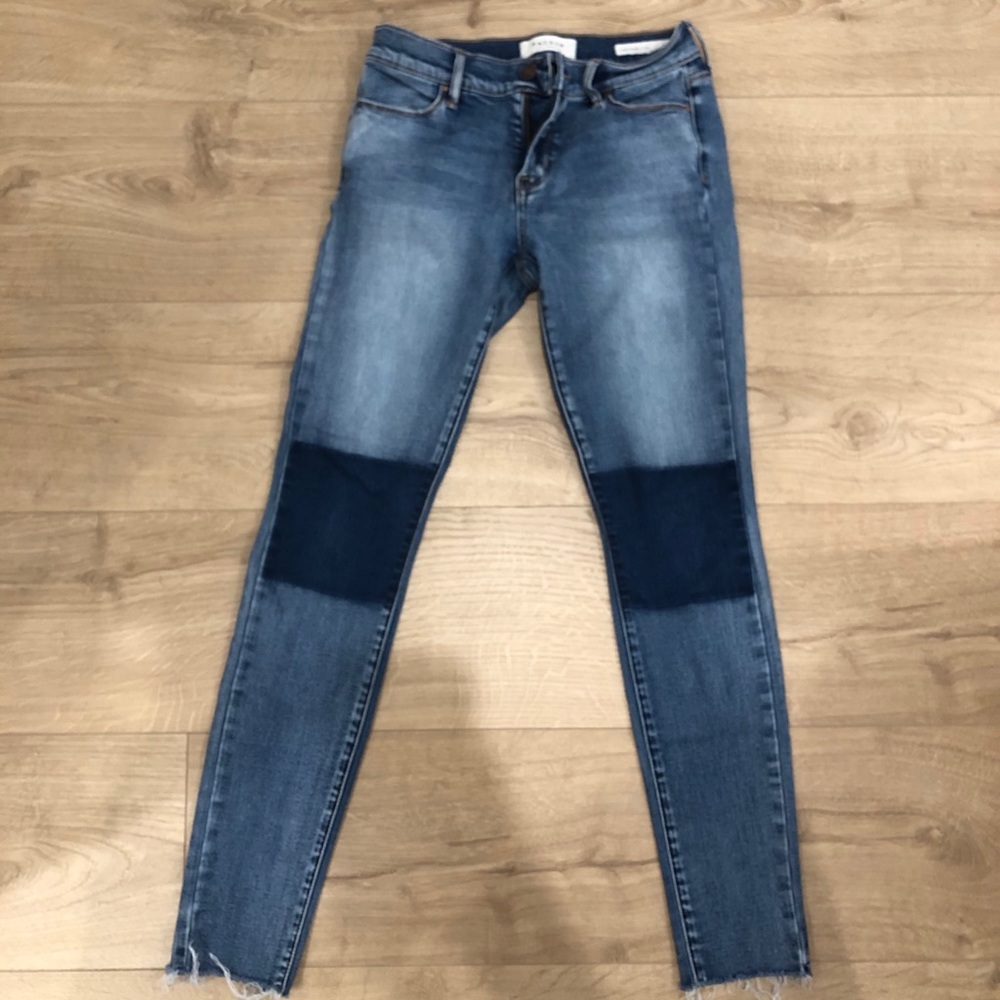 Blue denim stretch jeans with dark knee patches